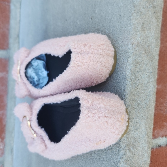 Snuggly Comfortable Home Slip shoes - Picture 2 of 3